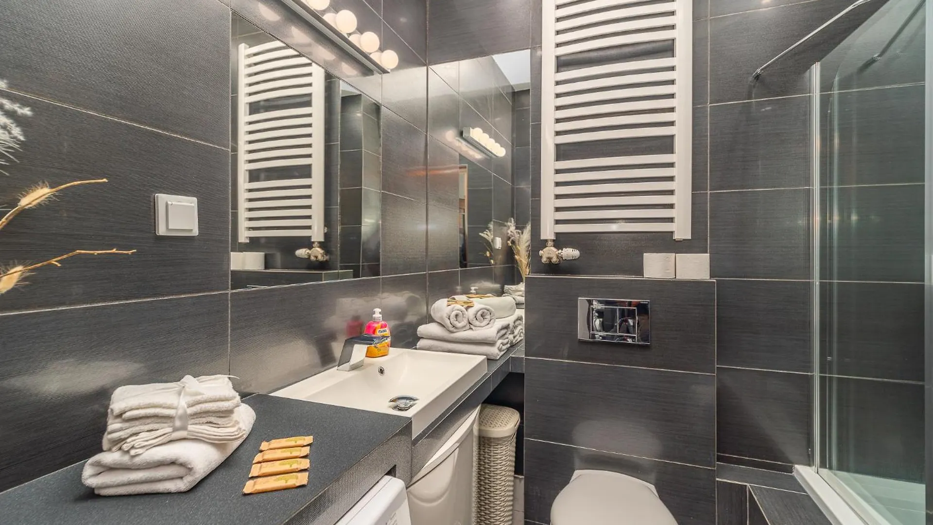 Krakow Central Apt - Top Location, Ac - By Rentujemy Apartment
